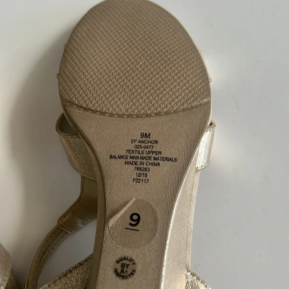 East 5th strappy champagne gold Sandals with jewels - Picture 8 of 8